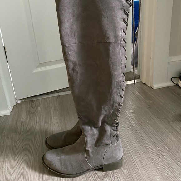 Over-the-knee Grey Suede Boots - Picture 2 of 3